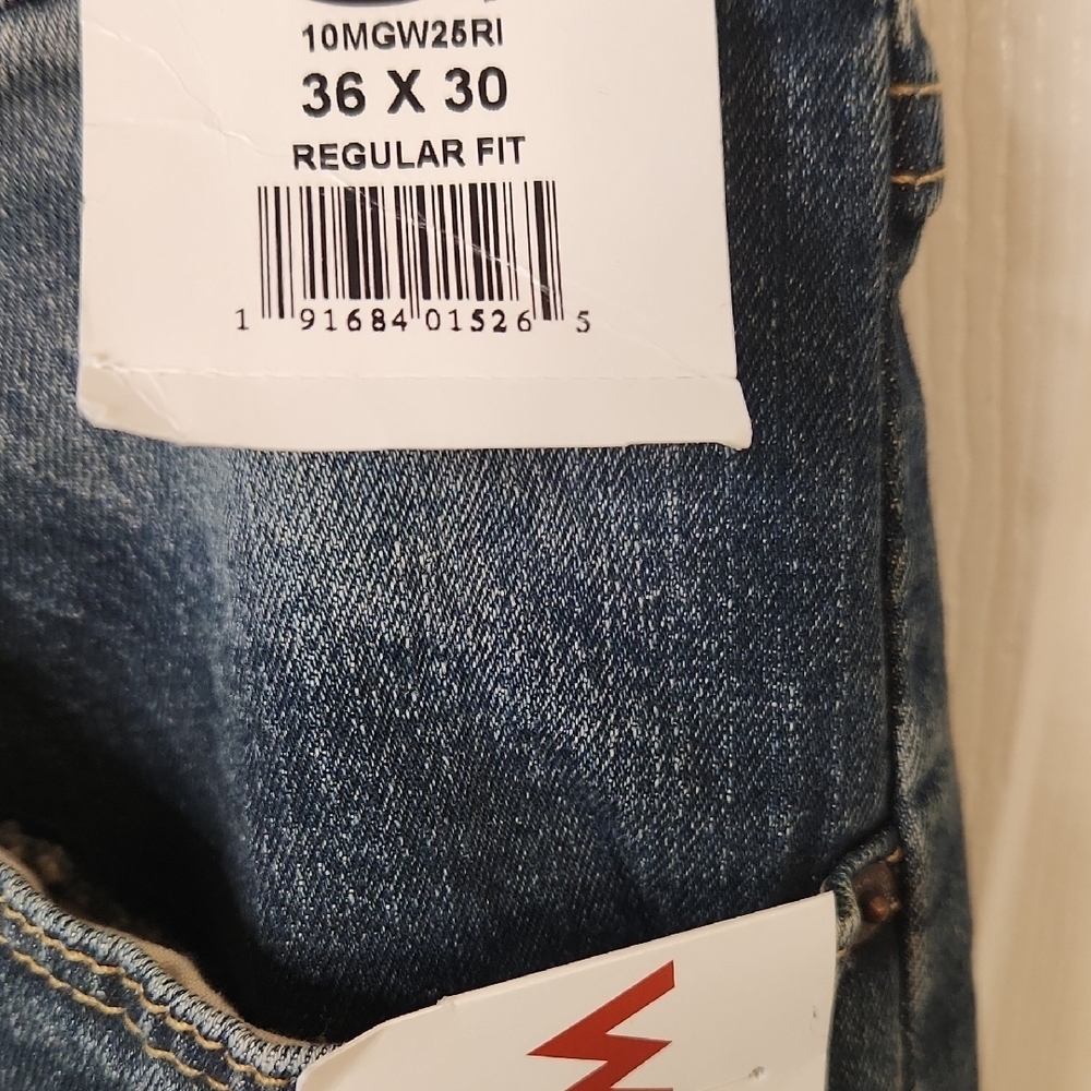 NWT Wrangler Men's Blue Regular Fit Jeans Size 36x30 - Picture 2 of 16